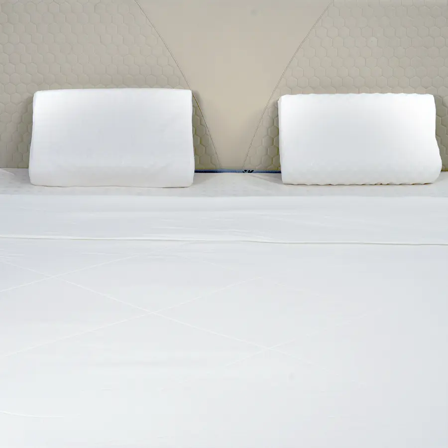 Monochrome Designed Latex Quilt